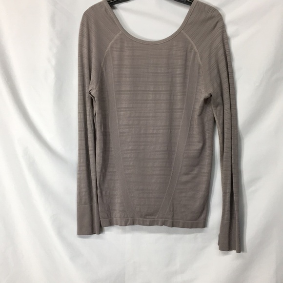 Athleta Women’s Long-Sleeve Gray and Silver Athletic Top Size XL Like-NEW - Picture 1 of 5